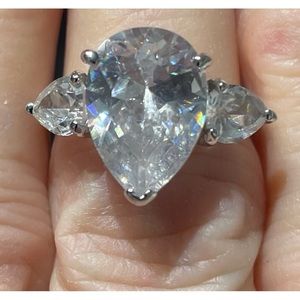 3-carat zircon pear-shaped ring